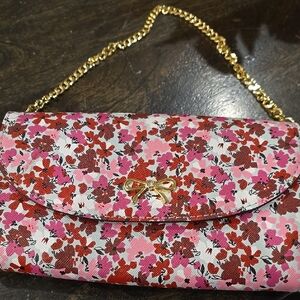 Elegant Floral Clutch with Gold Chain